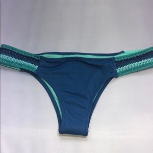 NWOT cheeky swimsuit bottoms